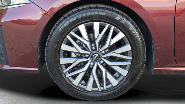 Used 2023 Nissan Altima 2.5 SV FWD image 42