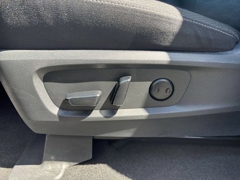 Used 2025 Nissan Pathfinder SV FWD image 22