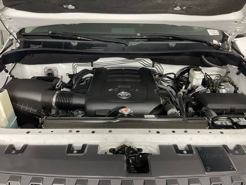 Used 2018 Toyota Tundra SR5 w/ SR5 Upgrade Package RWD image 9
