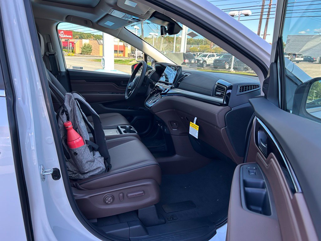 New 2026 Honda Odyssey Touring image 9