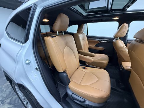 Used 2024 Toyota Highlander Platinum AWD/4WD image 26