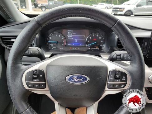 Used 2023 Ford Explorer XLT AWD/4WD image 34