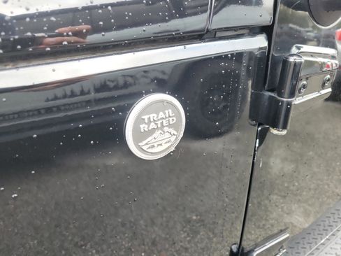 Used 2010 Jeep Wrangler Unlimited Islander image 14