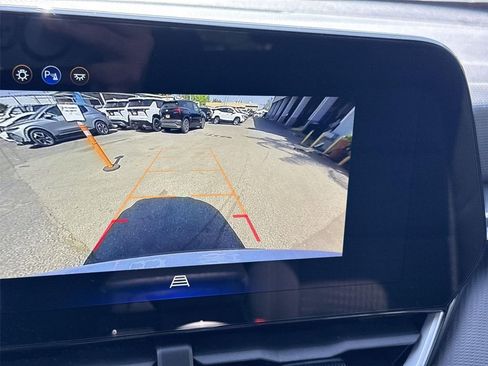 Used 2025 Chevrolet Equinox LT FWD image 13