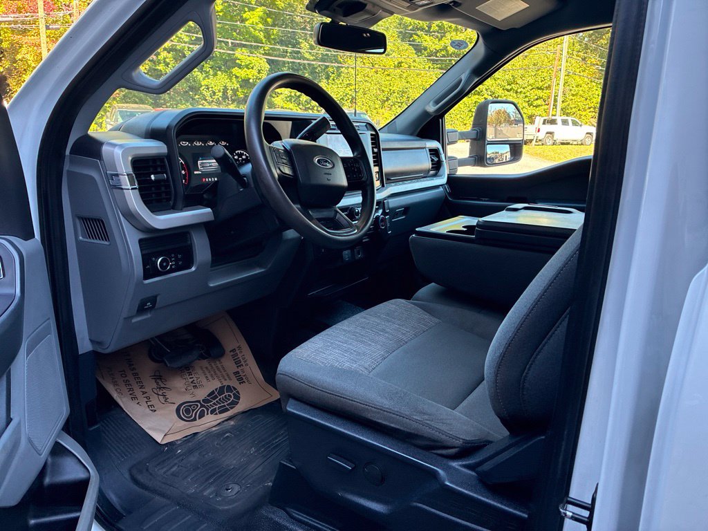 Used 2023 Ford F350 XLT AWD/4WD image 10