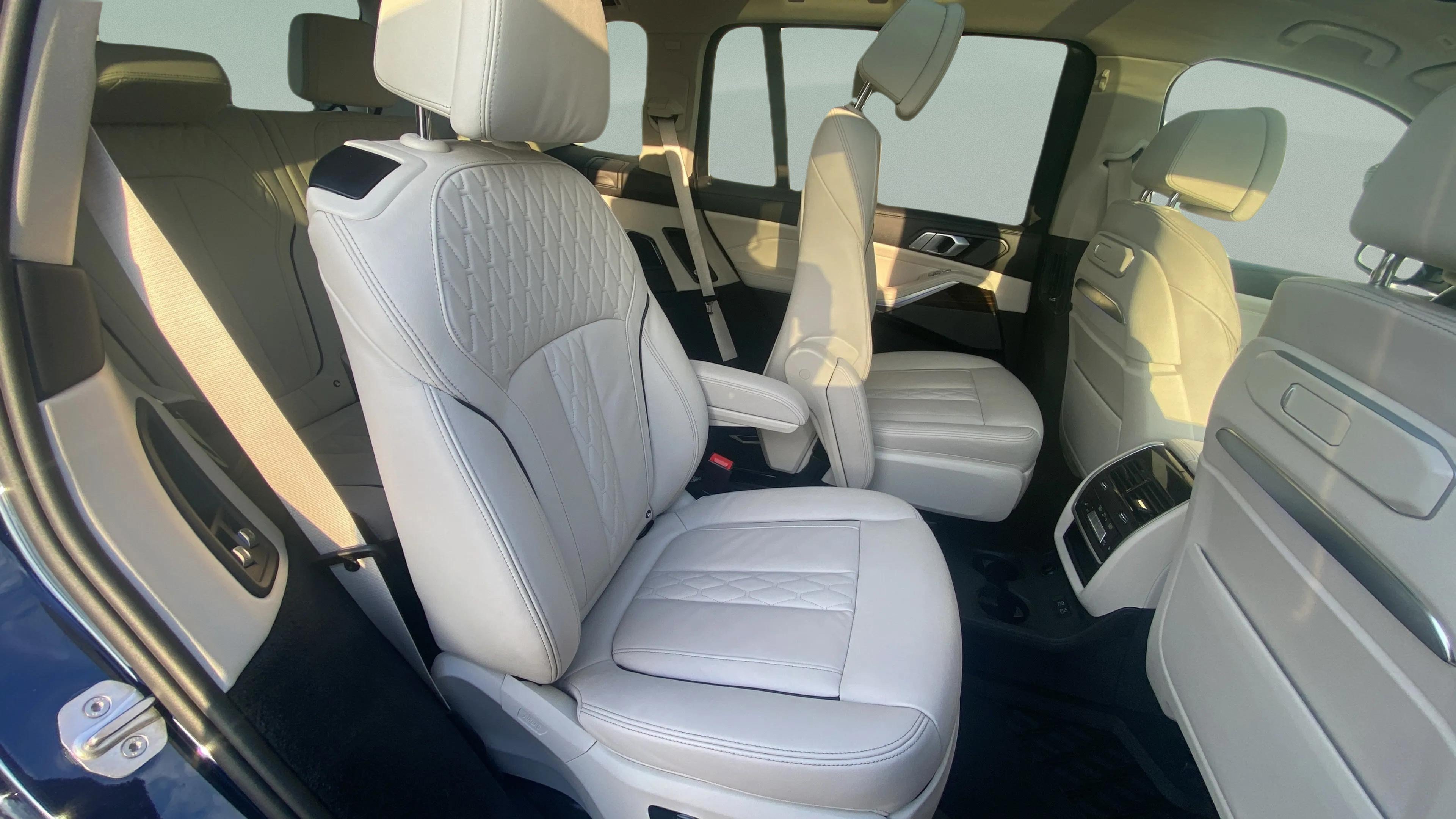 Used 2024 BMW X7 xDrive40i w/ Premium Package AWD/4WD image 34