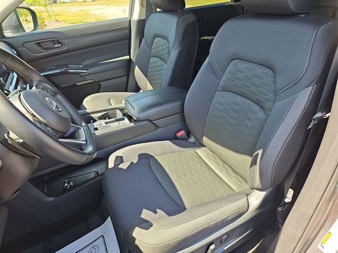 Used 2025 Nissan Pathfinder SV FWD image 21