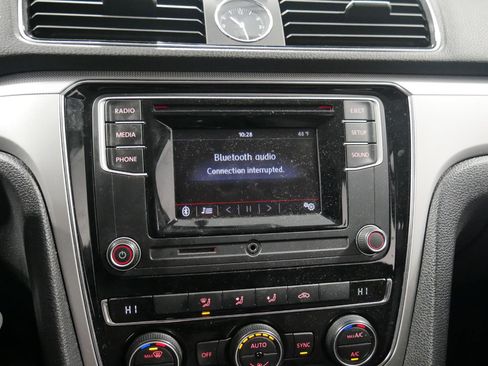 Used 2017 Volkswagen Passat 1.8T S image 21