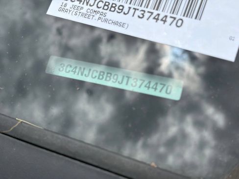Used 2018 Jeep Compass Latitude FWD image 14