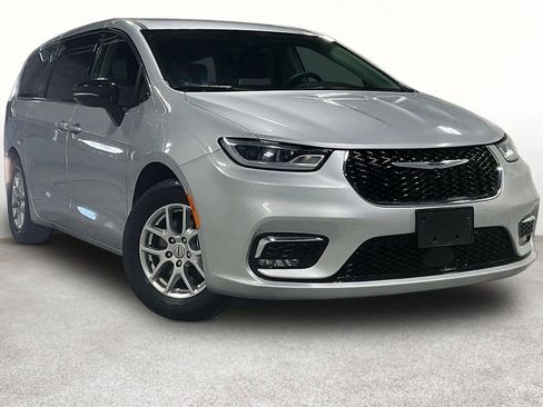Used 2024 Chrysler Pacifica Touring-L FWD image 1
