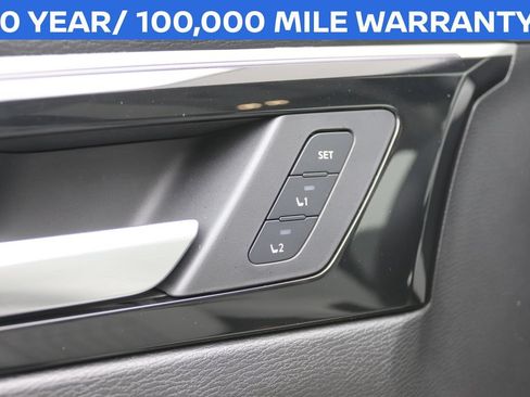 Used 2025 Mitsubishi Outlander AWD image 26