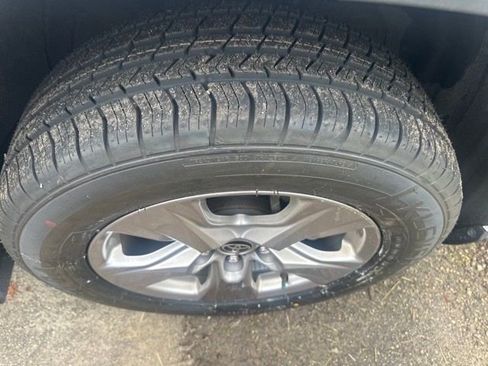 Used 2023 Toyota RAV4 XLE w/ Convenience Package AWD/4WD image 18