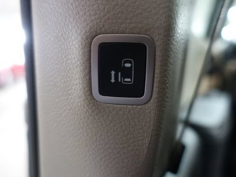 Used 2024 Chrysler Pacifica Touring-L FWD image 20