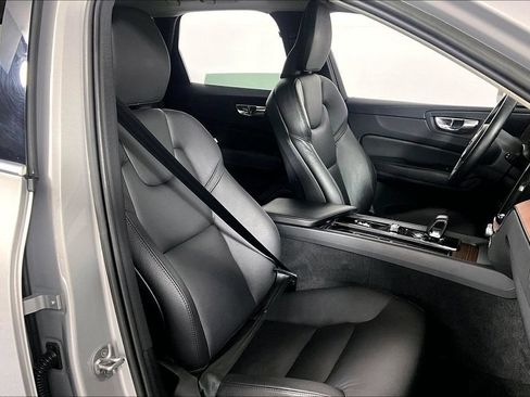 Used 2023 Volvo XC60 B5 Plus AWD/4WD image 7