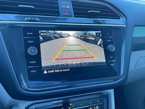 Used 2022 Volkswagen Tiguan SE image 14