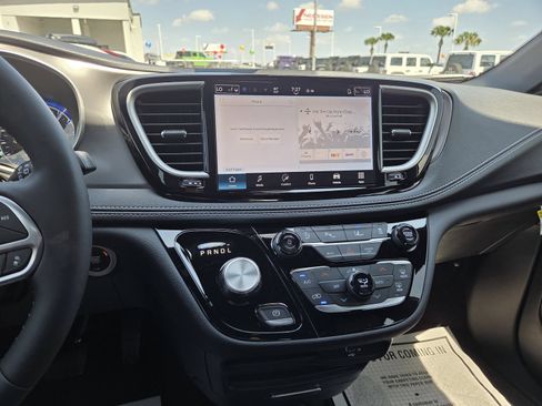 New 2026 Chrysler Pacifica Select FWD image 32