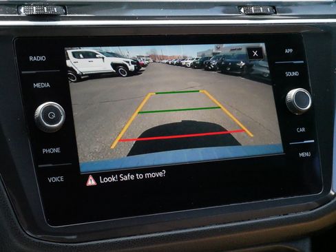 Certified 2022 Volkswagen Tiguan SE R-Line image 30