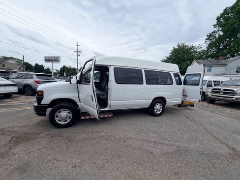 Used 2014 Ford E-350 and Econoline 350 Extended Super Duty w/ Power Group RWD image 24