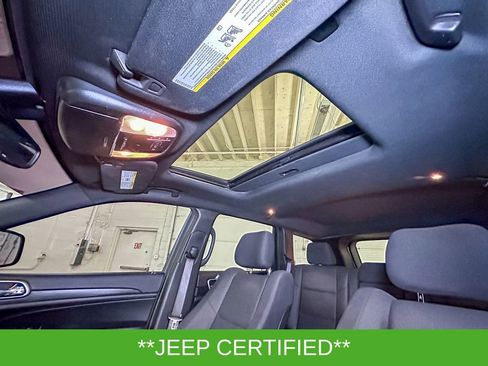 Used 2019 Jeep Grand Cherokee Laredo image 4