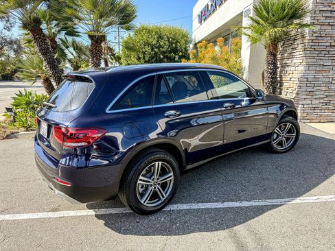Used 2020 Mercedes-Benz GLC 300 4MATIC w/ Premium Package image 8