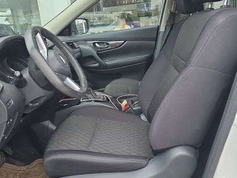 Used 2020 Nissan Rogue SV image 9