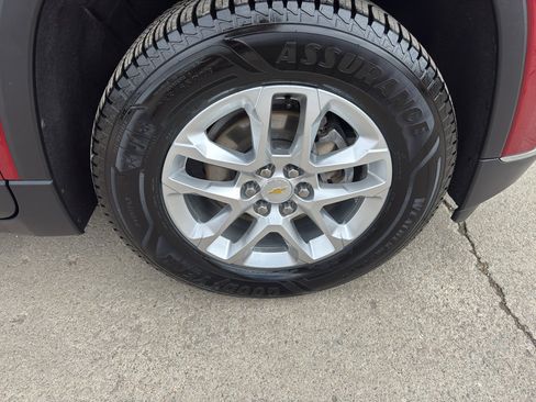 Used 2019 Chevrolet Traverse LT image 8