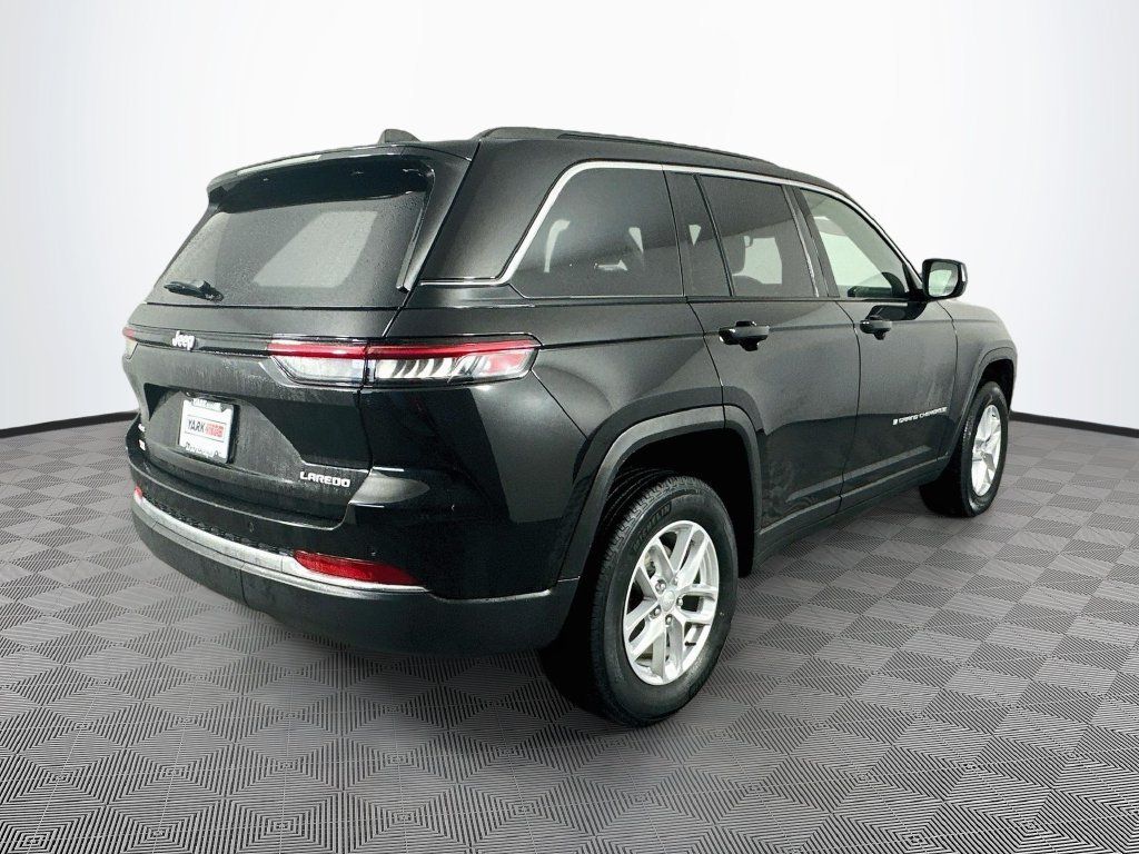 Certified 2024 Jeep Grand Cherokee Laredo X w/ Luxury Tech Group I AWD/4WD image 12