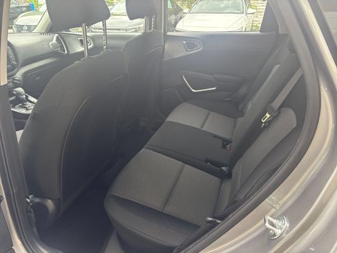 Used 2025 Kia Soul LX w/ LX Technology Package FWD image 35