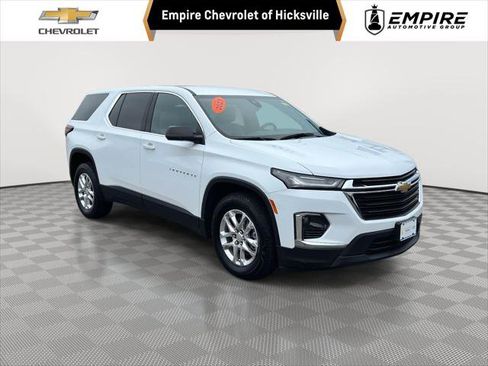 Used 2023 Chevrolet Traverse LS image 1