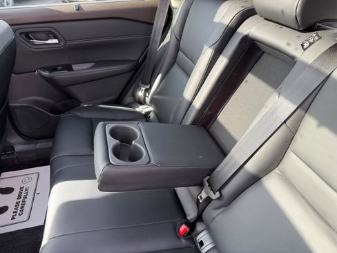 Used 2023 Nissan Rogue SL w/ SL Premium Package image 17