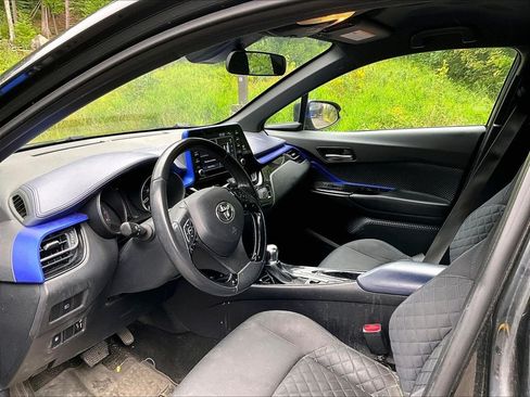 Used 2020 Toyota C-HR XLE FWD image 7