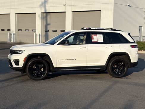 Used 2023 Jeep Grand Cherokee Limited w/ Luxury Tech Group II AWD/4WD image 5