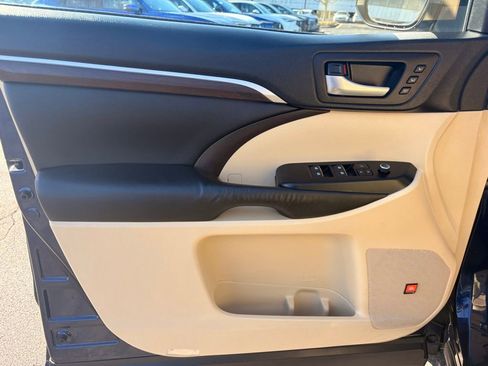Used 2016 Toyota Highlander Limited image 24