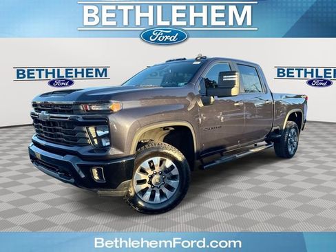 Used 2024 Chevrolet Silverado 2500 Custom w/ Custom Value Package image 1