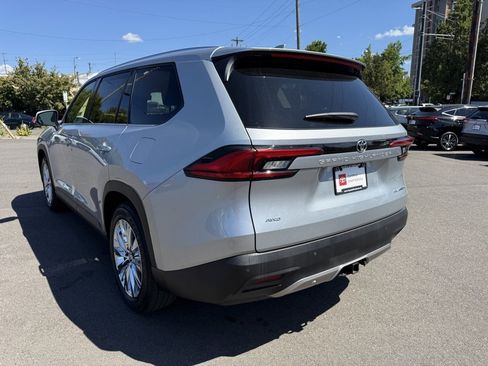 Used 2024 Toyota Grand Highlander Platinum image 8