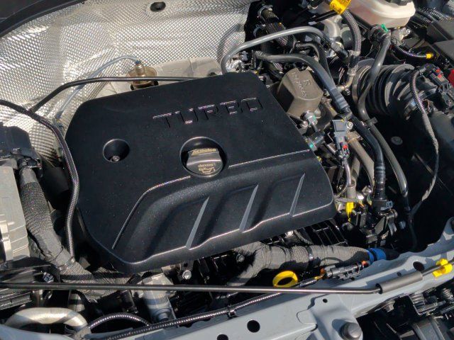 Used 2025 Buick Encore GX Avenir w/ Avenir Convenience Package FWD image 32