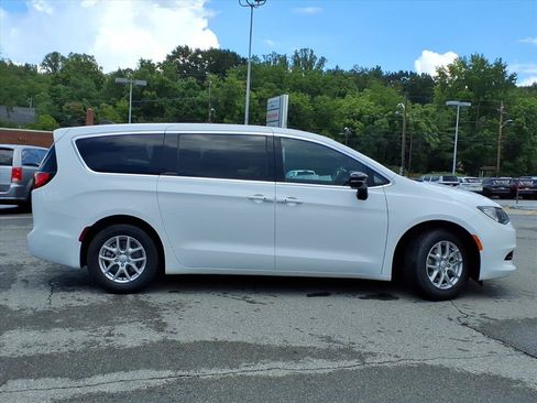 New 2027 Chrysler Pacifica LX FWD image 3