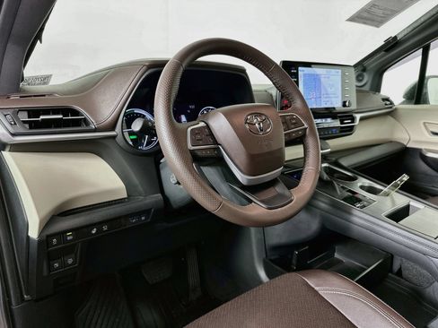 Certified 2024 Toyota Sienna Platinum AWD/4WD image 9