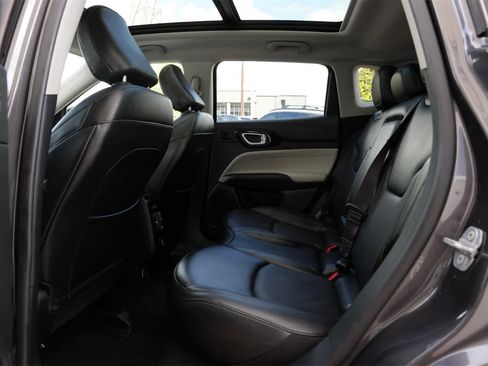 Used 2022 Jeep Compass Limited w/ Sun and Sound Group image 19