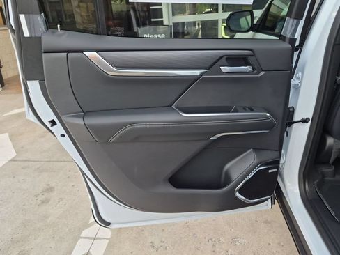 New 2027 GMC Acadia Elevation w/ Elevation Premium Package AWD/4WD image 24