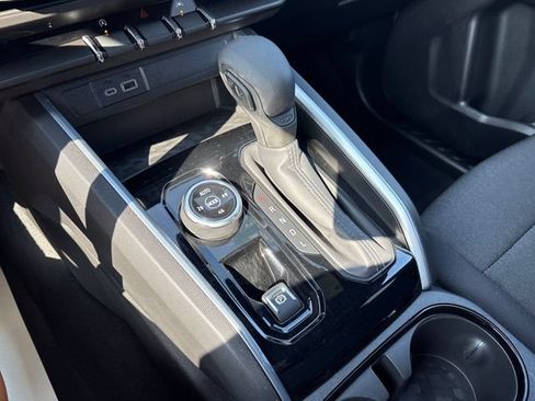 Used 2024 Chevrolet Colorado Trail Boss w/ Technology Package AWD/4WD image 17