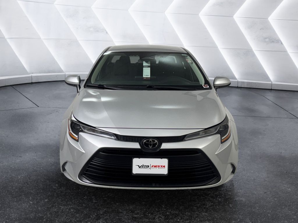 Used 2024 Toyota Corolla LE FWD image 2