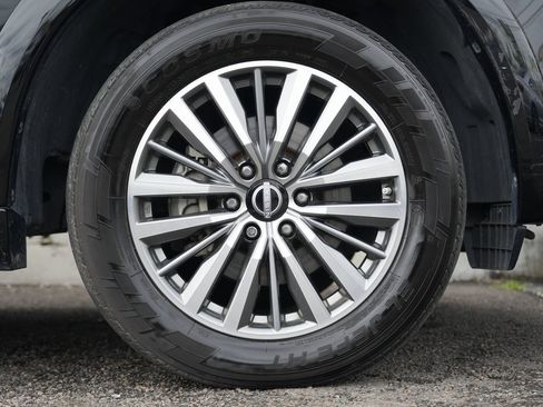 Used 2021 Nissan Armada SV w/ SV Appearance Package image 12