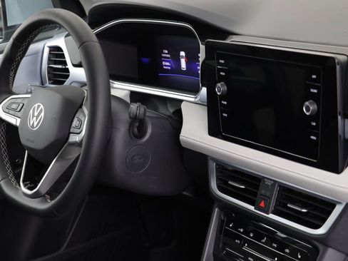 New 2026 Volkswagen Taos SE image 20