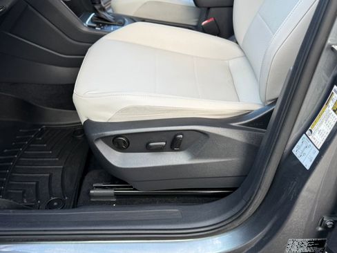 Used 2020 Volkswagen Tiguan SE image 13