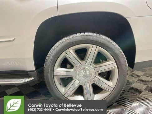 Used 2016 Cadillac Escalade Luxury image 25