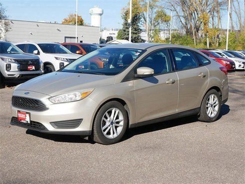 Used 2017 Ford Focus SE image 3