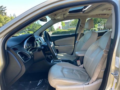 Used 2011 Chrysler 200 Limited FWD image 16