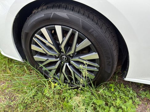 Used 2025 Nissan Altima 2.5 SV FWD image 24