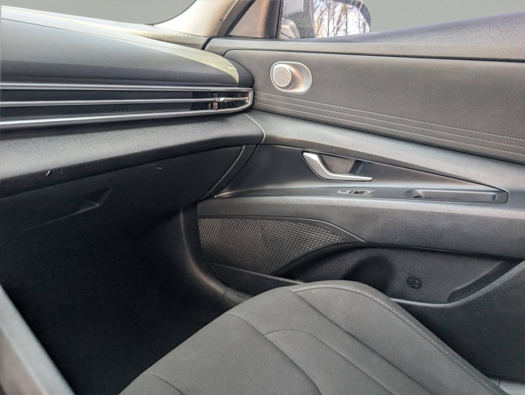 Used 2022 Hyundai Elantra SEL w/ Cargo Package FWD image 28